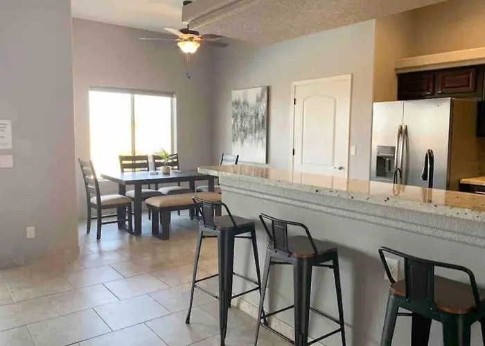 Havasu Retreat! Pool, Spa, Gym & View Ferienhaus Lake Havasu City