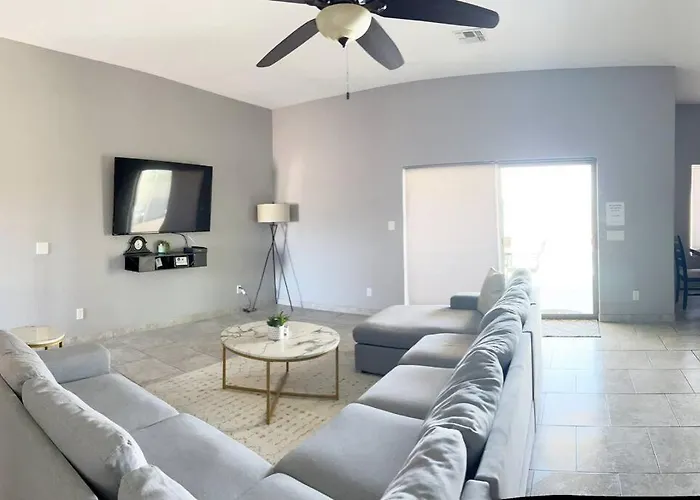 Havasu Retreat! Pool, Spa, Gym & View Ferienhaus *