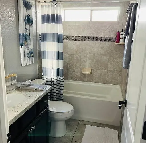 Havasu Retreat! Pool, Spa, Gym & View Ferienhaus